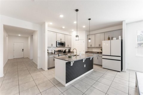 Villa ou maison à vendre à Sorrento, Floride: 4 chambres, 205.31 m2 № 1673044 - photo 2