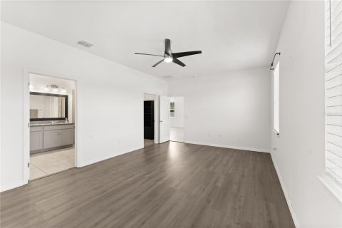 Villa ou maison à vendre à Sorrento, Floride: 4 chambres, 205.31 m2 № 1673044 - photo 10
