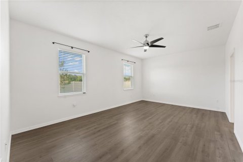 Villa ou maison à vendre à Sorrento, Floride: 4 chambres, 205.31 m2 № 1673044 - photo 9