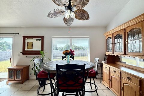 House in Ocala, Florida 4 bedrooms, 152.64 sq.m. № 2400972 - photo 3