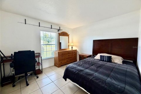 House in Ocala, Florida 4 bedrooms, 152.64 sq.m. № 2400972 - photo 9