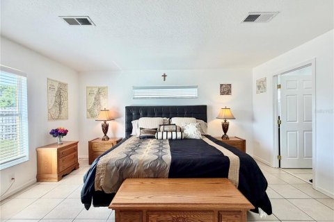 House in Ocala, Florida 4 bedrooms, 152.64 sq.m. № 2400972 - photo 4