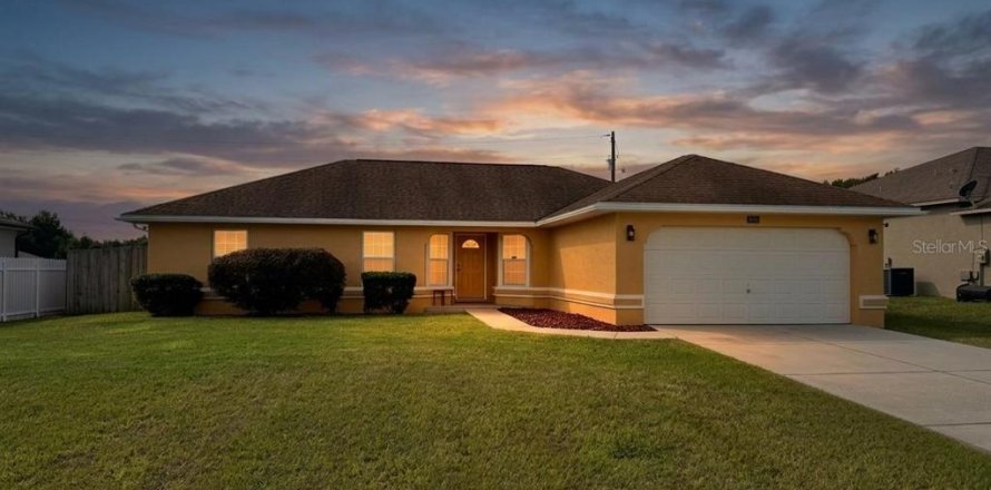 House in Ocala, Florida 4 bedrooms, 152.64 sq.m. № 2400972