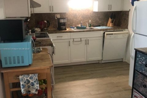 Снять в аренду кондоминиум в Халландейл-Бич, Флорида 2 спальни, 87.79м2, № 1949466 - фото 20