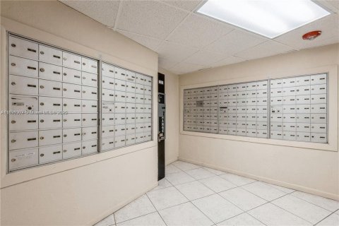 Снять в аренду кондоминиум в Халландейл-Бич, Флорида 2 спальни, 87.79м2, № 1949466 - фото 6