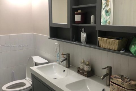 Снять в аренду кондоминиум в Халландейл-Бич, Флорида 2 спальни, 87.79м2, № 1949466 - фото 12