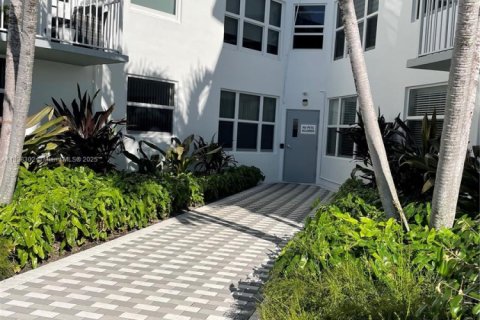 Снять в аренду кондоминиум в Халландейл-Бич, Флорида 2 спальни, 87.79м2, № 1949466 - фото 24