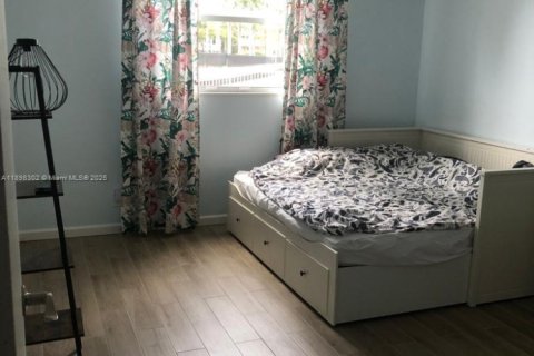 Снять в аренду кондоминиум в Халландейл-Бич, Флорида 2 спальни, 87.79м2, № 1949466 - фото 16