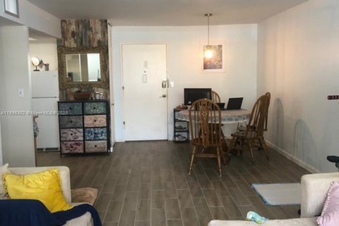 Снять в аренду кондоминиум в Халландейл-Бич, Флорида 2 спальни, 87.79м2, № 1949466 - фото 19