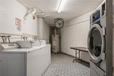 Снять в аренду кондоминиум в Халландейл-Бич, Флорида 2 спальни, 87.79м2, № 1949466 - фото 5