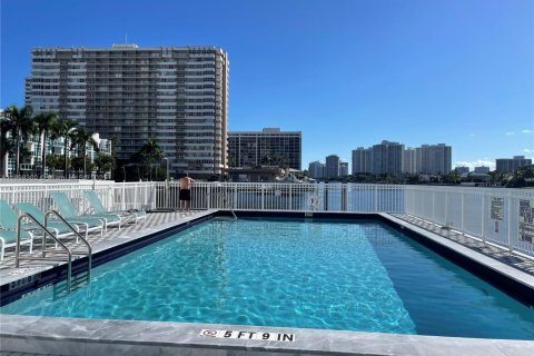 Снять в аренду кондоминиум в Халландейл-Бич, Флорида 2 спальни, 87.79м2, № 1949466 - фото 22