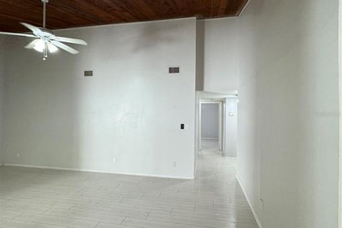 Condo in Altamonte Springs, Florida, 2 bedrooms  № 2099537 - photo 6