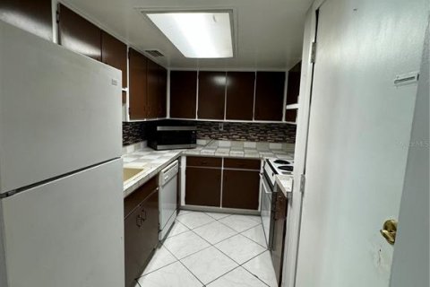 Condo in Altamonte Springs, Florida, 2 bedrooms  № 2099537 - photo 5