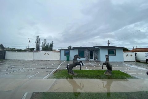 Casa en venta en Hialeah, Florida, 3 dormitorios, 102.94 m2 № 1881474 - foto 7