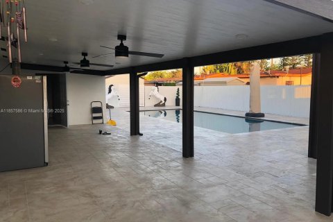 Casa en venta en Hialeah, Florida, 3 dormitorios, 102.94 m2 № 1881474 - foto 3