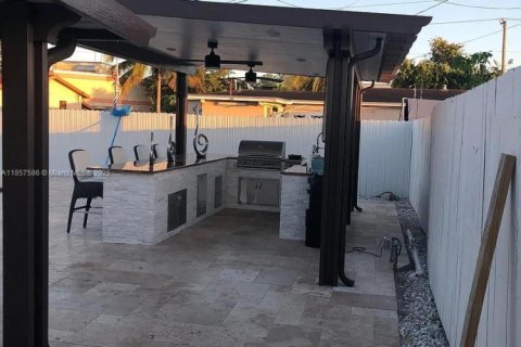 Casa en venta en Hialeah, Florida, 3 dormitorios, 102.94 m2 № 1881474 - foto 5