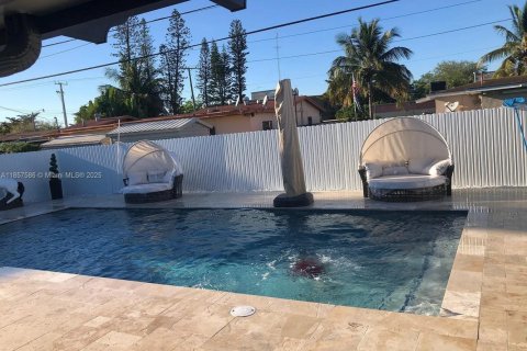 Casa en venta en Hialeah, Florida, 3 dormitorios, 102.94 m2 № 1881474 - foto 1