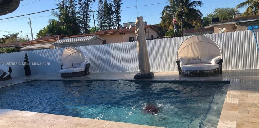 Casa en Hialeah, Florida 3 dormitorios, 102.94 m2 № 1881474