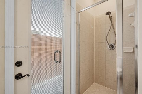 Купить виллу или дом в Хомстед, Флорида 5 спален, 304.35м2, № 1939164 - фото 15