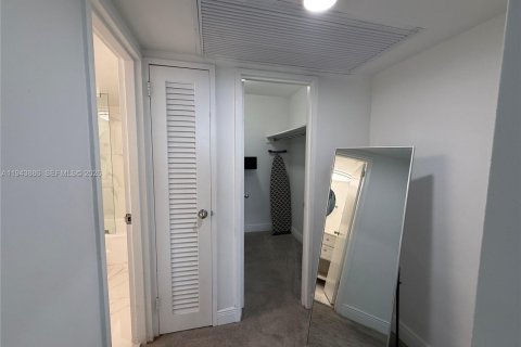 Apartment in Miami Beach, Florida 2 bedrooms, 105.91 sq.m. № 2155145 - photo 3