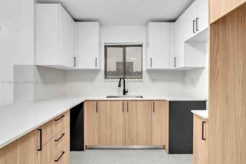 Immobilier commercial à vendre à Miami, Floride: 188.78 m2 № 2032185 - photo 20