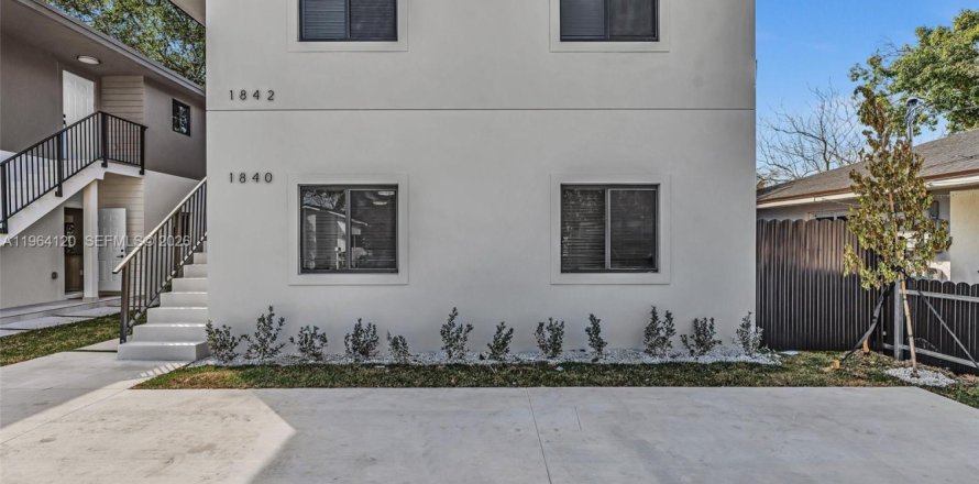 Immobilier commercial à Miami, Floride 188.78 m2 № 2032185