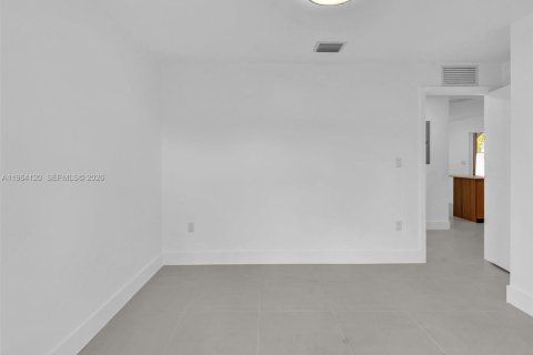 Immobilier commercial à vendre à Miami, Floride: 188.78 m2 № 2032185 - photo 8