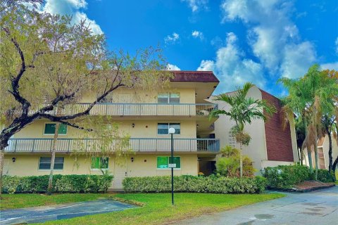 Condominio en Plantation, Florida, 2 dormitorios  № 2046049