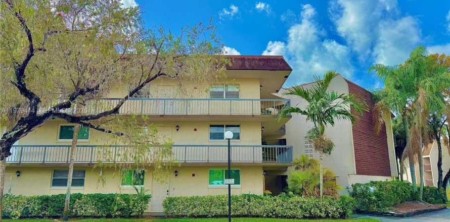 Condominio en Plantation, Florida, 2 dormitorios  № 2046049