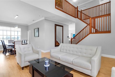 Casa en venta en Pembroke Pines, Florida, 4 dormitorios, 201.13 m2 № 1852383 - foto 10