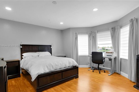Casa en venta en Pembroke Pines, Florida, 4 dormitorios, 201.13 m2 № 1852383 - foto 25