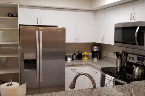 Condo in Aventura, Florida, 2 bedrooms  № 1960856 - photo 12