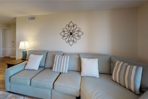 Condo in Aventura, Florida, 2 bedrooms  № 1960856 - photo 10