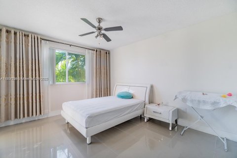 Condo in Davie, Florida, 2 bedrooms  № 1879010 - photo 12