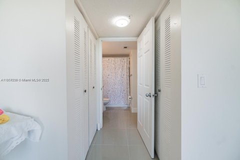 Condo in Davie, Florida, 2 bedrooms  № 1879010 - photo 7