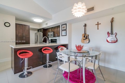Condo in Davie, Florida, 2 bedrooms  № 1879010 - photo 22