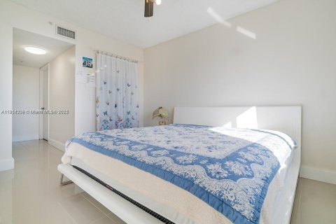 Condo in Davie, Florida, 2 bedrooms  № 1879010 - photo 9