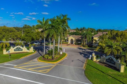 Condo in Davie, Florida, 2 bedrooms  № 1879010 - photo 27