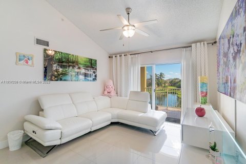Condo in Davie, Florida, 2 bedrooms  № 1879010 - photo 18