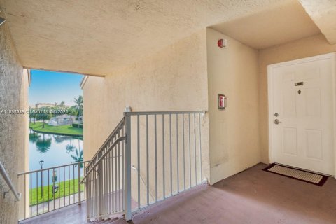 Condo in Davie, Florida, 2 bedrooms  № 1879010 - photo 25