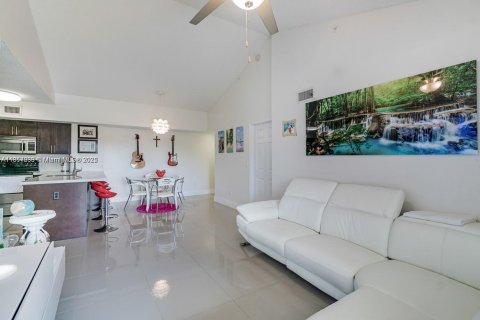 Condo in Davie, Florida, 2 bedrooms  № 1879010 - photo 17