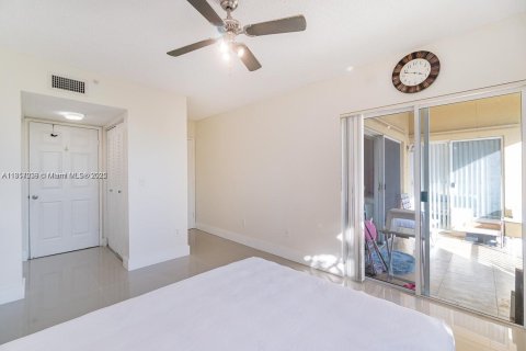 Condo in Davie, Florida, 2 bedrooms  № 1879010 - photo 13