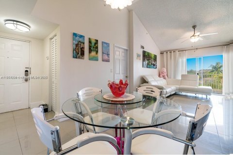 Condo in Davie, Florida, 2 bedrooms  № 1879010 - photo 15