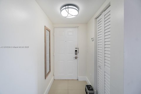 Condo in Davie, Florida, 2 bedrooms  № 1879010 - photo 24