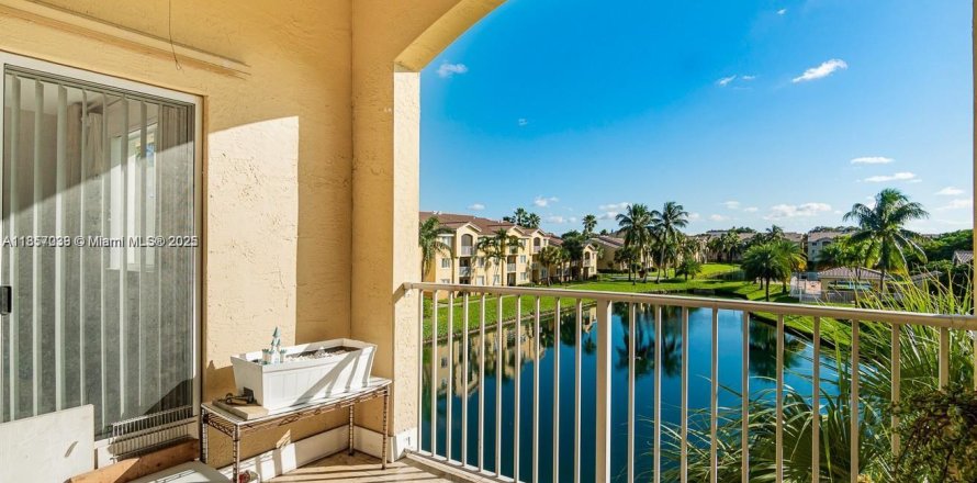 Condo in Davie, Florida, 2 bedrooms № 1879010