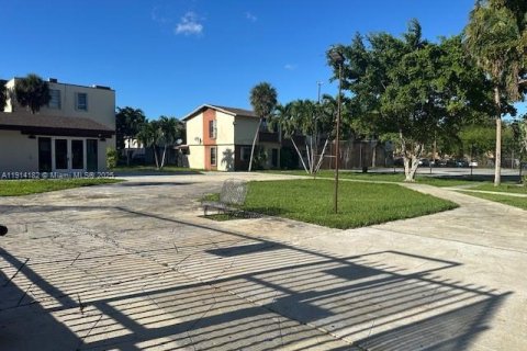 Condo in Sweetwater, Florida, 3 bedrooms  № 2015818 - photo 23