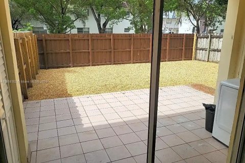 Condo in Sweetwater, Florida, 3 bedrooms  № 2015818 - photo 3