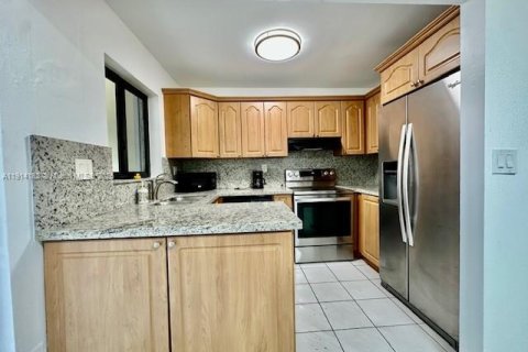 Condo in Sweetwater, Florida, 3 bedrooms  № 2015818 - photo 13