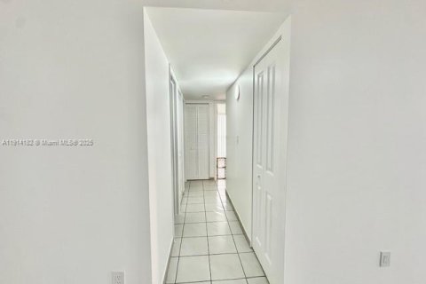 Condo in Sweetwater, Florida, 3 bedrooms  № 2015818 - photo 18