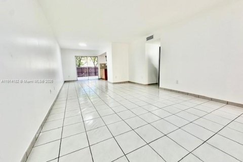 Condo in Sweetwater, Florida, 3 bedrooms № 2015818